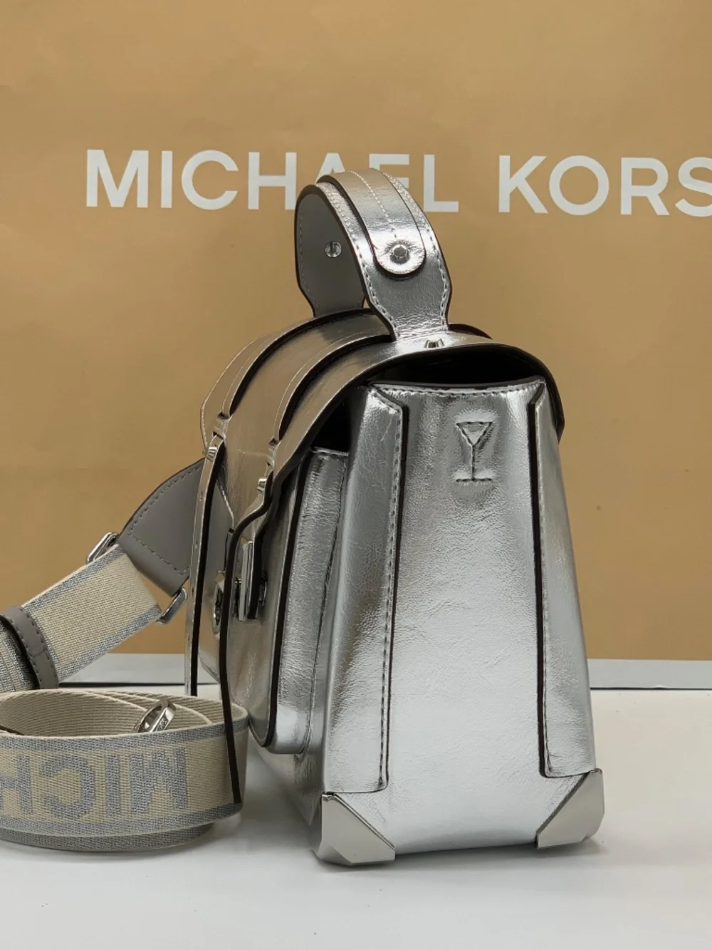 Michael Kors Manhattan Medium Patent Faux Leather Satchel in Black - Picture 5 of 13
